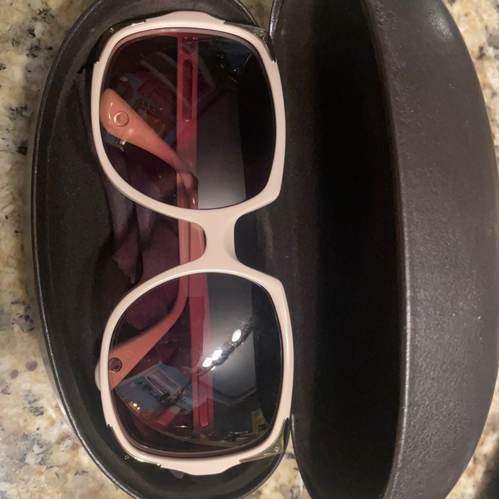 Michael Kors Sunglasses!New In Case Without Tags!